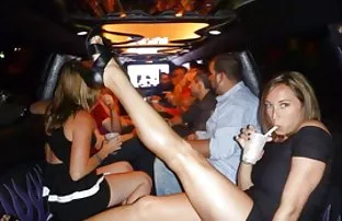 şakalarını bilmeden aynı fahişe emretti, 
